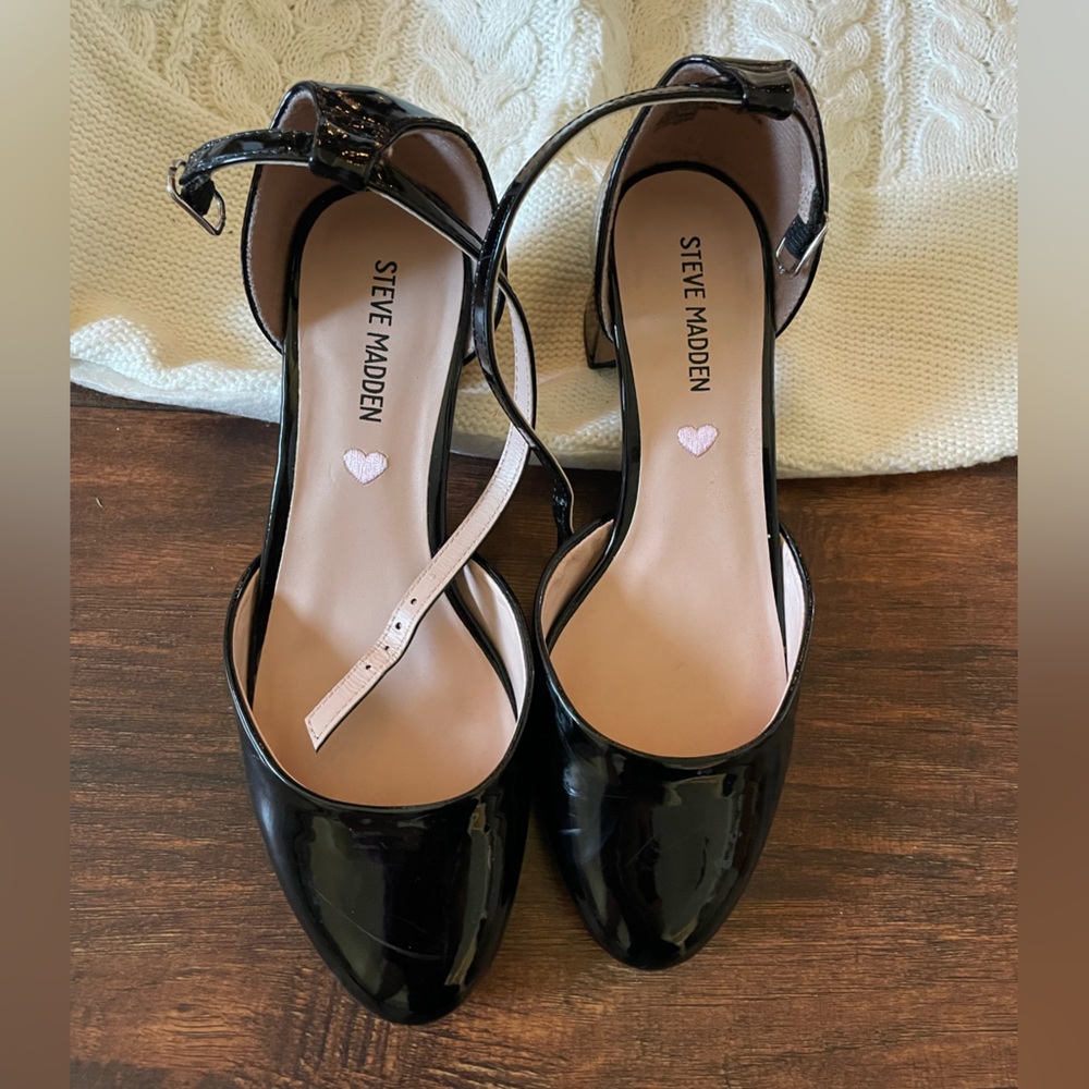 Steve Madden black patent girl shoes. Perfect for any special occasion.